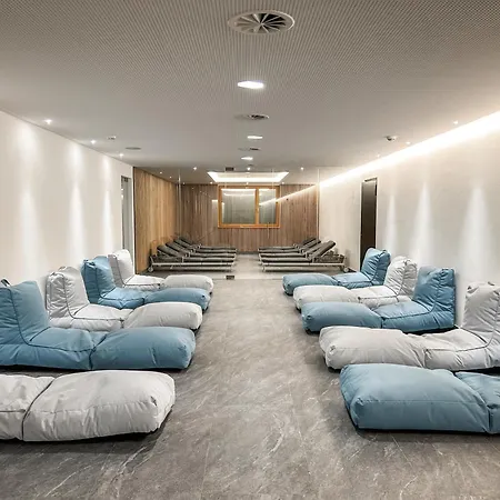 Loewen Hotel 3*
