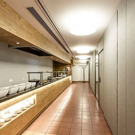 Loewen Hotel 3*